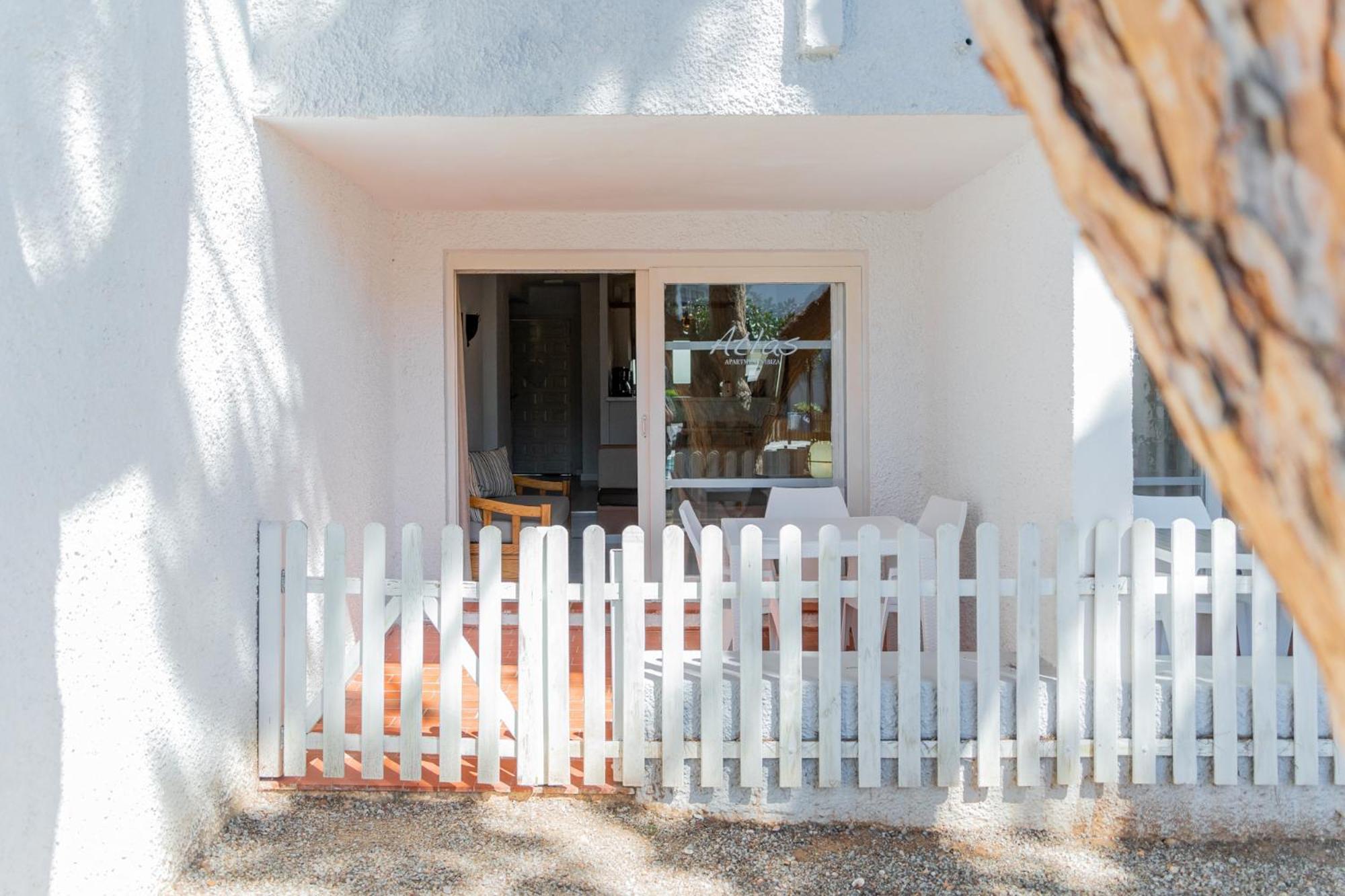 Atlas Apartments Ibiza سانتا أيُلاريا ذيس ريو المظهر الخارجي الصورة