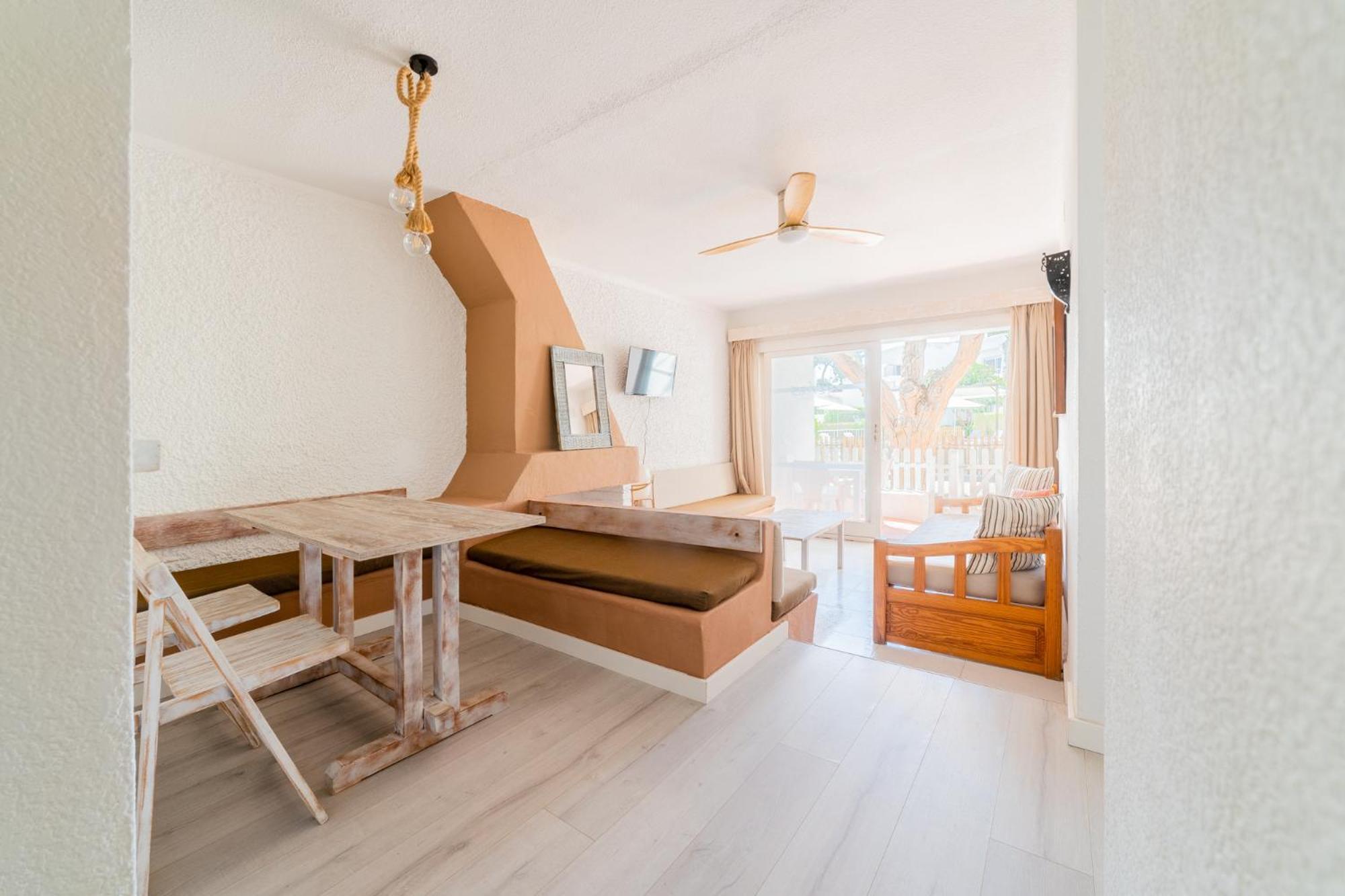 Atlas Apartments Ibiza سانتا أيُلاريا ذيس ريو المظهر الخارجي الصورة