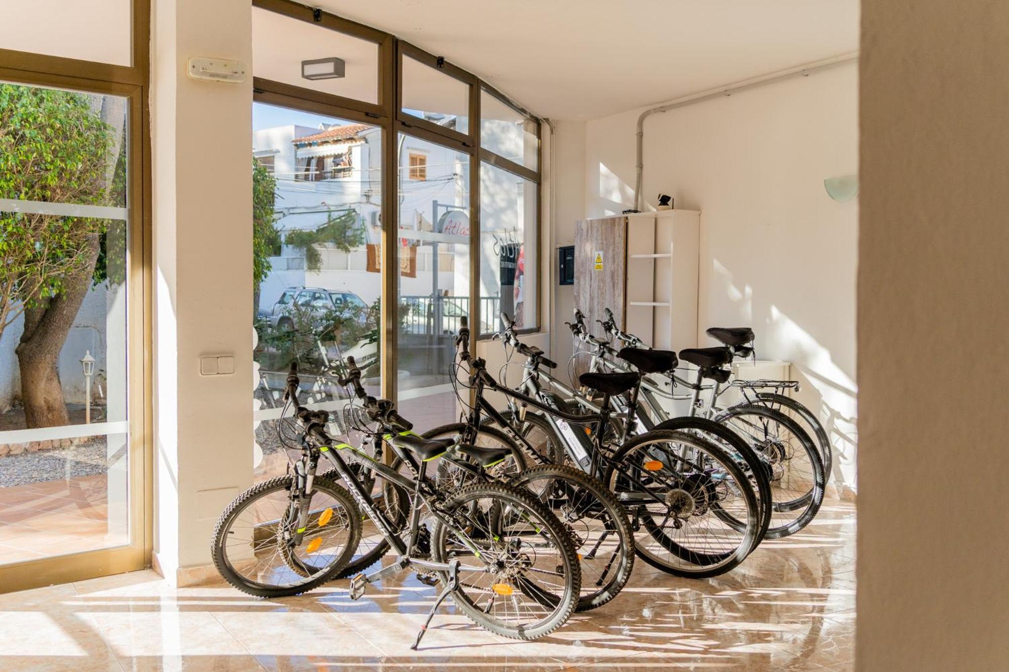 Atlas Apartments Ibiza سانتا أيُلاريا ذيس ريو المظهر الخارجي الصورة