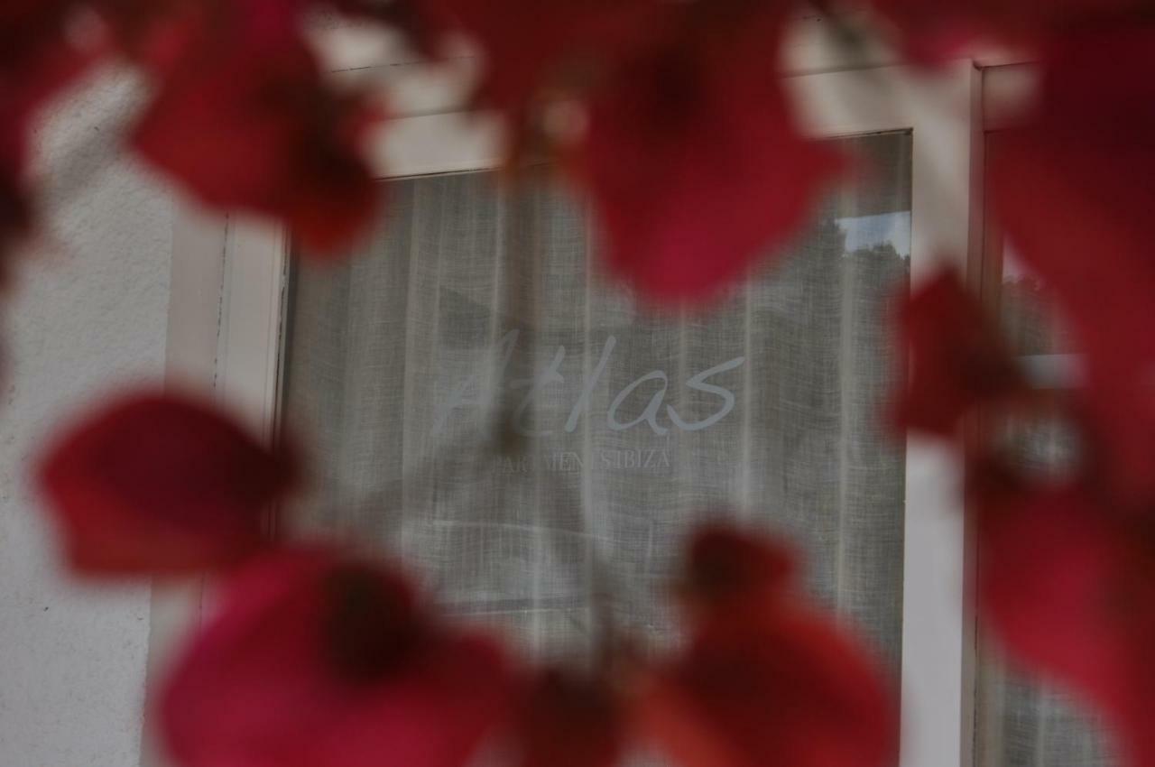 Atlas Apartments Ibiza سانتا أيُلاريا ذيس ريو المظهر الخارجي الصورة